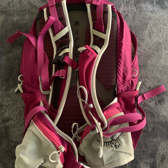 Osprey Tempest 9 Backpack Daypack - Picture 2 of 3